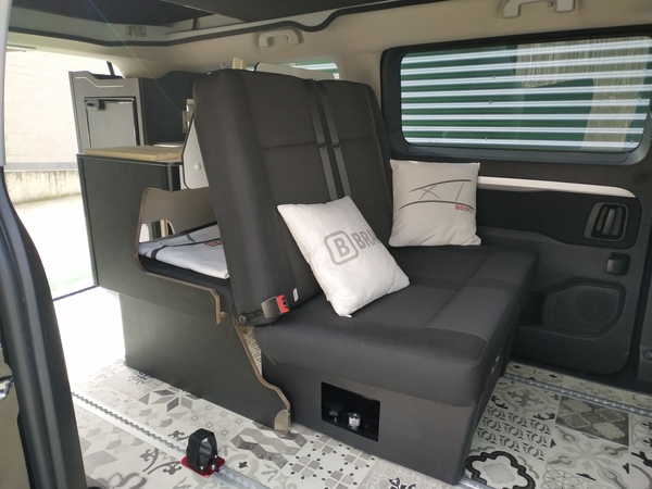 Banqueta convertible en cama de 2 plazas con Isofix